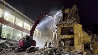 KOBELCO SK 135 SR excavator demolition site, dump truck