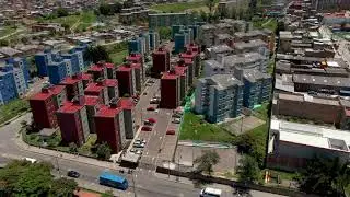 VOLANDO EN DRONE 4K  -   BOGOTA-PARQUE METROPOLITANO SAN CRISTOBAL - COLOMBIA