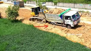 Dump truck 5T back Stuck Help Recovery by Technique Operator Bulldozer SHANTUI DH17C2 Working push.