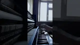 play music by piano p10