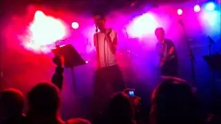 NORGEZ BANK live performs 'Blitzkrieg Bop' 1981 and 2012