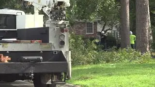 Crews work to get power back on in Waycross after Idalia