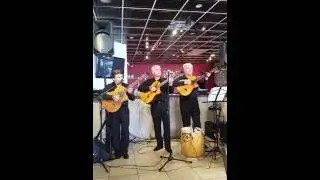 Los Del Sur folklore  en restaurante Rio de la Plata