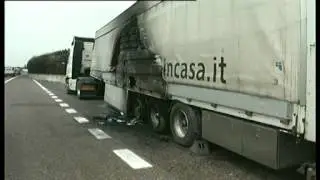 muore schiacciato dal rimorchio