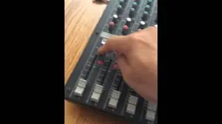 Выходные соединения на Yamaha MG124CX