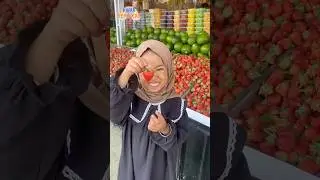 REMBULAN MAU STROBERI NGGAK ? #shorts #viral #strawberry #stroberi #buah #enak #beli #lucu #yummy