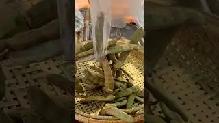 Young Tamarind with Crab 🦀 | Tangy & Spicy Khmer Street Food #Shorts