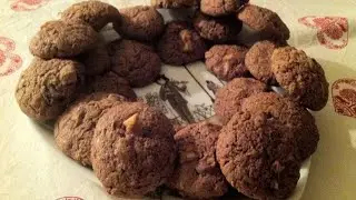 All-cocoa cookies with candied fruit | Gourmet recipe