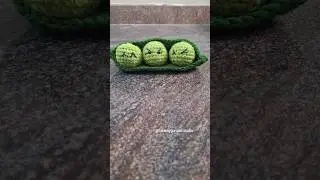 Peas in a pod crochet amigurumi Pattern by @amiwacrochet #crochet #kawaiicrochet #cute #peas