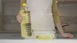 Revolutionize Your Kitchen with This Mes-Free Oil Dispenser! 🍳🥗