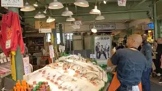 Pike Place Fish Market - May 25, 2022 - Fish Throwing!