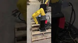 FANUC LR MATE 200ID ROBOT