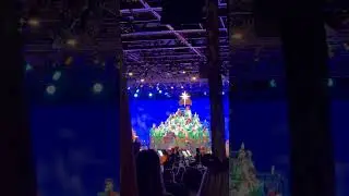Candlelight Processional with Brendan Fraser #Epcot #holidays #wdwchristmas #brendanfraser