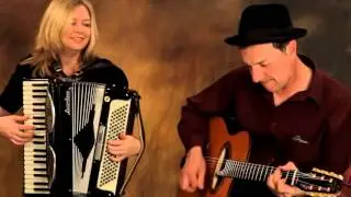 French cafe jazz music by gypsy jazz band