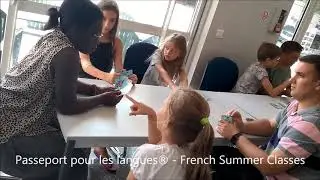 Children learning family members name with the 7 families french game