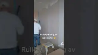 Rullesparkling av gipsskj&oslash;ter👌#maler #painter #craftsman #sparkling #gipsvegg #drywall #malerarbeid