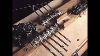 Experimental Electroacoustic Instrument / Modular Casing Hybrid