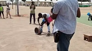 APPRECIEZ LA DÉMONSTRATION DE PAS DE DANSE DE CE GRAND DANSEUR DU PEUPLE AKAN