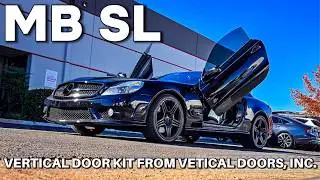 На Mercedes-Benz SL-Class Дэйва установлен комплект дверей Lambo Door от Vertical Doors, Inc.