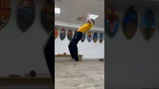 A&uacute; cruzado - S. mortale 🤸 #capoeira #sport #realcapoeira #спорт #acrobatics
