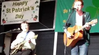 www.TonyForde.com sings some Sing A Long Songs - Live!