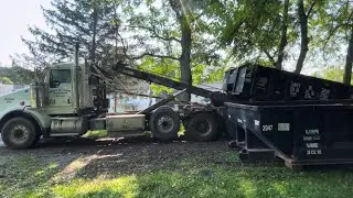 Fast Roaring kenworth switching out roll off containers 