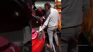 Simon pyapyane au salon de l'auto &agrave; Bruxelles Chapitres 2