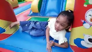 Bermain trampoling