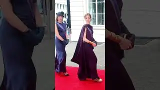 Royal Family Waves from Noordeinde Palace Balcony | Prinsjesdag 2025 #Amalia #Ariane #Alexia