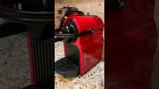 Кофемашина Nespresso Inissia Espresso Maker - 24 унции, красная