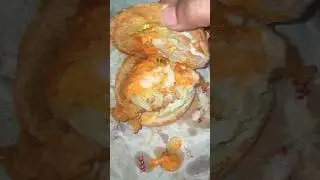 KFC zinger burger 🍔#chickencrispy #chickenspicy #dipsauce #viral #@manovlog4317 @RubyKaKitchen