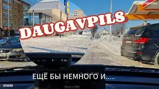 Daugavpils Убираем снег Дороги стали узкие Очень испугались В магазин №109 Приехала техника во двор