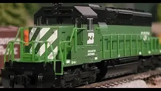 Running the new Kato BN SD40-2 with a Bachman Spectrum SF SD40-2. Didn't go well at first, solo ok!