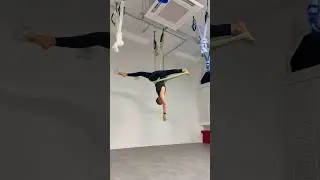 Inverted Aerial Yoga Split #aerial #aerialyogatutorial #acrobatics #aerialflow #aerialyoga #yoga a