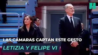 El gesto entre Letizia y Felipe VI en la misa funeral por las v&iacute;ctimas de Adamuz