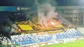 BVB Fans in Bergamo:Choreo & Pyro!