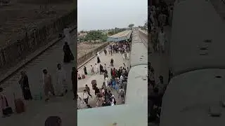 Passengers return after Eid Vacations end at Bahawalpur Railway Station, Punjab, Pakistan ❤️