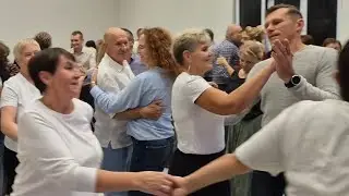 FAJNA integracja wśr&oacute;d tancerzy na zabawie w Wirze.