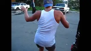Женька крутит задом