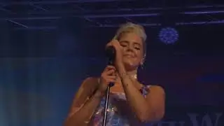 05 &ndash; Betty Who - Missing You (Live Clip) @ The Catalyst Club