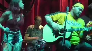Kathay show acustico en el Roxy Bar (Ex BerlinaVorterix) La canci&oacute;n de Superman - Diciembre 2019