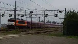 Locon 9903+EuroExpress rijtuigen door het Westerpark