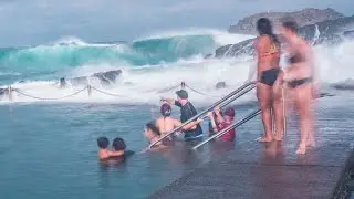 Giant waves in Kiama rock pool