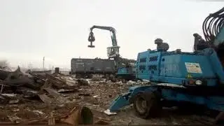 Выгрузка металлолома. Работа Фукса.
