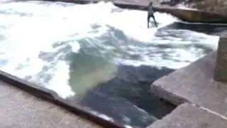 Wintersurfen im Eiskanal in M&uuml;nchen