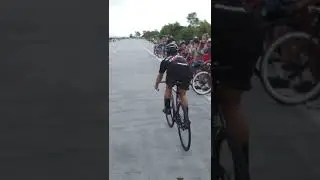 A Monster Fixed Gear Sprint 🔥