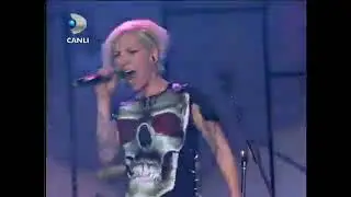 Özlem Tekin - Bana Bi'şey Olmaz ( Canlı @ Disko Kralı / 2011 )