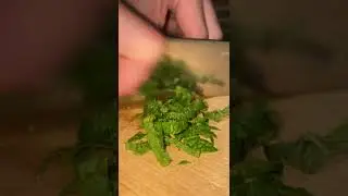 Simplest Way To Chop Mint Leaves