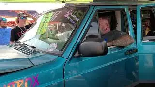 Insane jeep bangin at the show BOOM BABY 💜