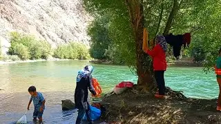 Nomadic family tradition: washing carpet threads by the river